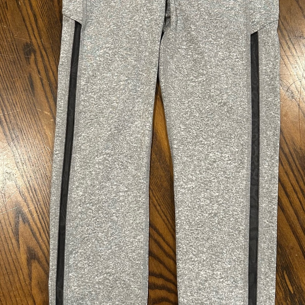PINK Victoria's Secret Gray and Black Leggings with Color-Block Design - M
